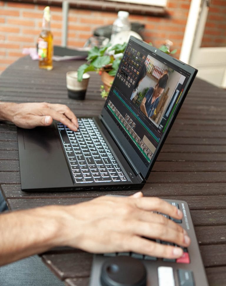 Clevo NP50RNA Linux davinci resolve