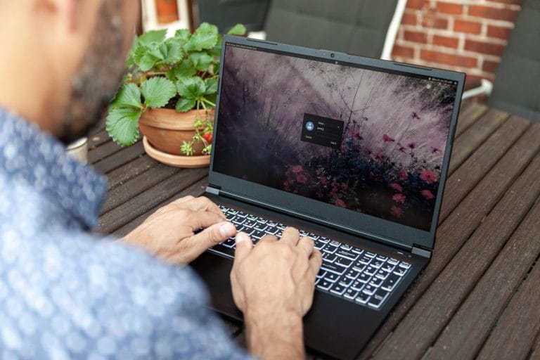 Clevo NP50RNA Linux notebook